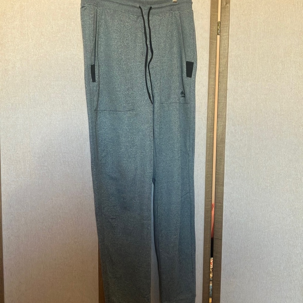 FINAL MARKDOWN RBX Men’s Gray Jogger Pants medium